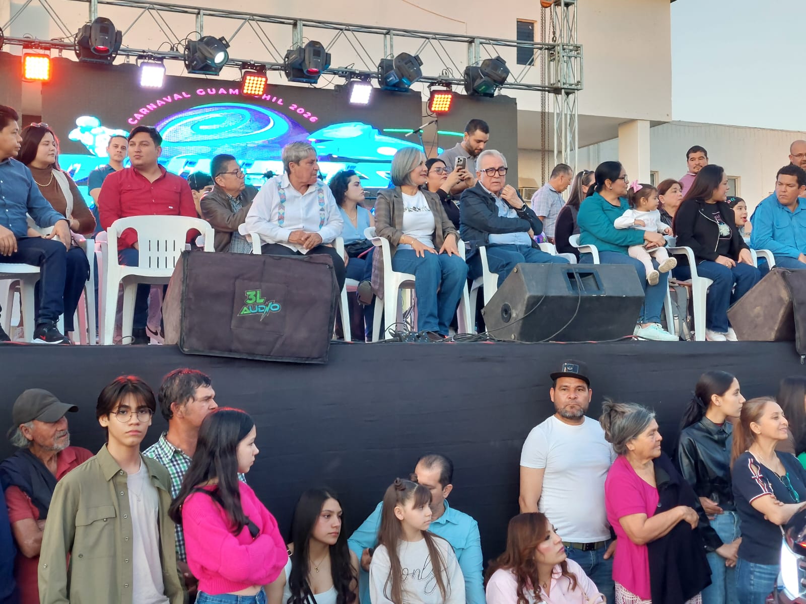Rubén Rocha Moya asiste al Carnaval de Guamúchil 2026