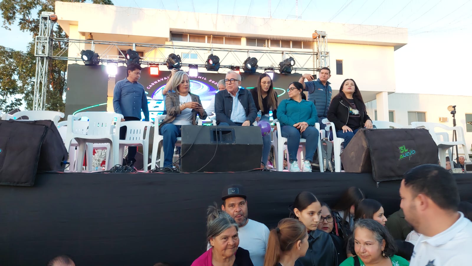 Rubén Rocha Moya asiste al Carnaval de Guamúchil 2026