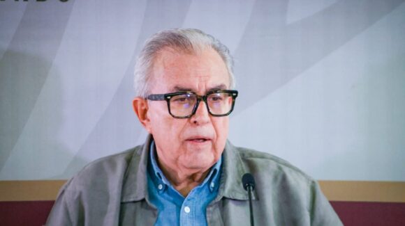 “A través de la Comisión de Víctimas, se brinda apoyo a la familia afectada tras explosión en Guamúchil”: gobernador
