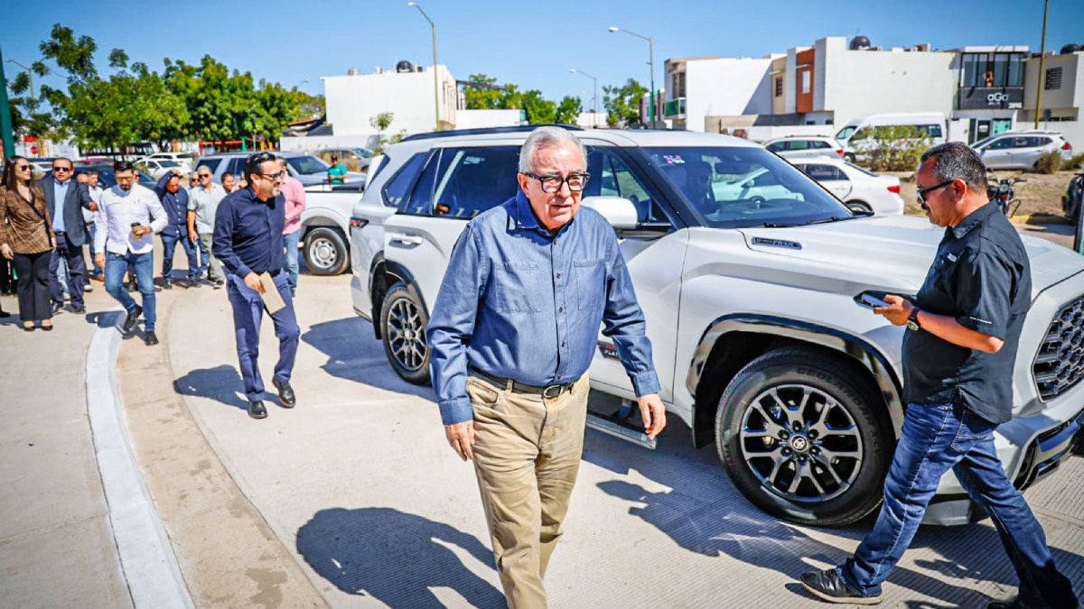 ruben rocha moya inaugura secundaria en culiacan