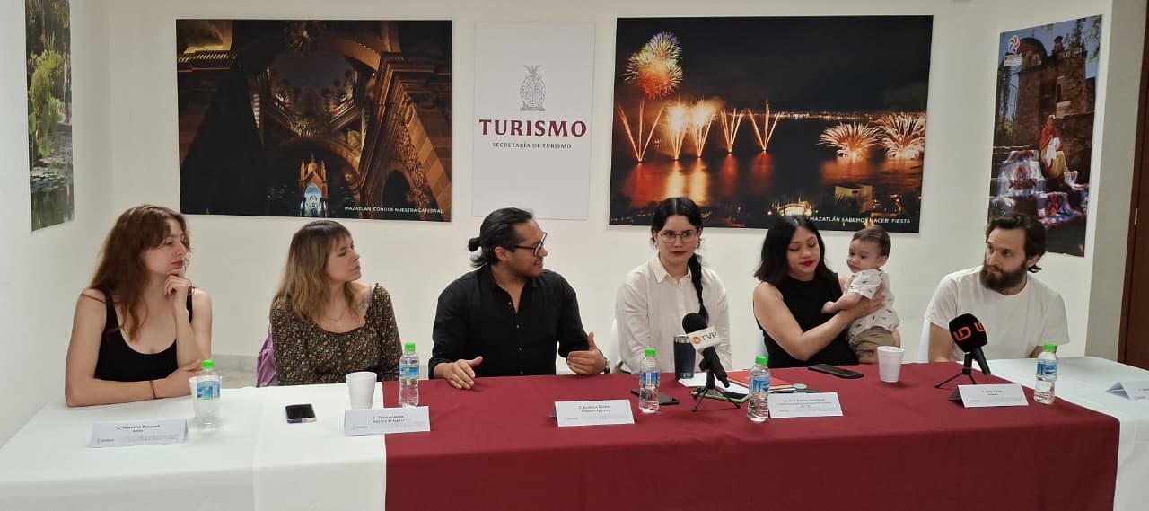 Rueda de prensa sobre la película Pimienta en Sinaloa