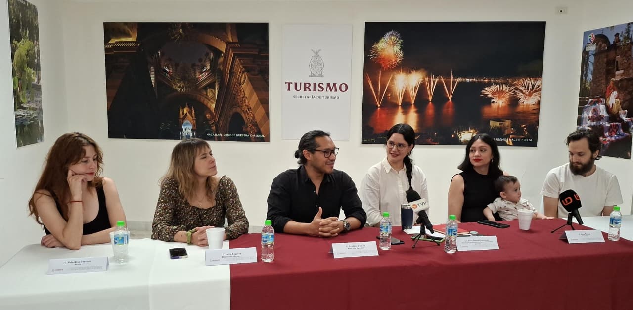 Rueda de prensa sobre la película Pimienta en Sinaloa