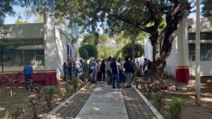 Productores se manifiestan en oficinas de SADER