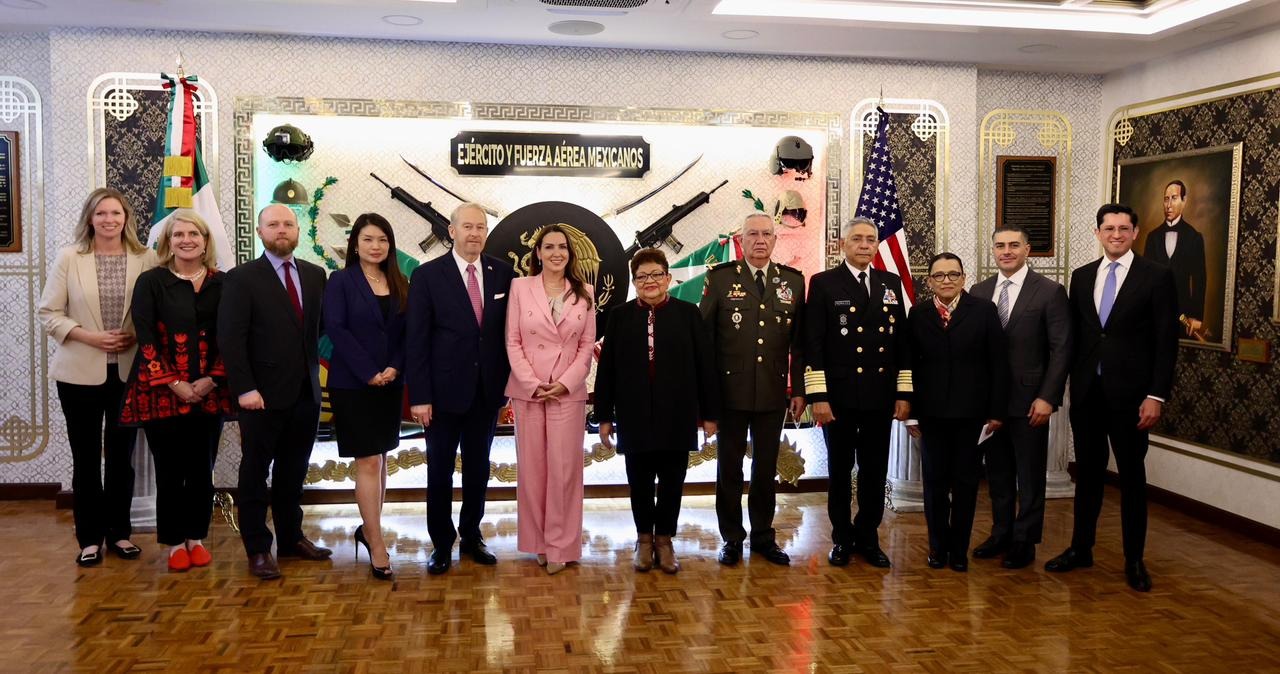 Sara Carter y Ronald Johnson se reúnen con autoridades mexicanas tras muerte de "El Mencho"