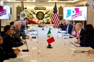Sara Carter y Ronald Johnson se reúnen con autoridades mexicanas tras muerte de "El Mencho"