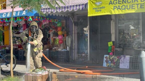 Se incendia negocio de bisuterías y accesorios en el Centro de Los Mochis, Sinaloa