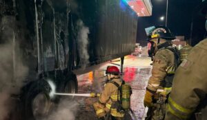 Se incendia tráiler en Mazatlán, Sinaloa