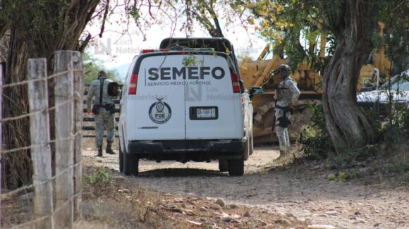 Llega Semefo a fosa clandestina de El Verde, Concordia, Sinaloa; aún no hay número de cuerpos hallados