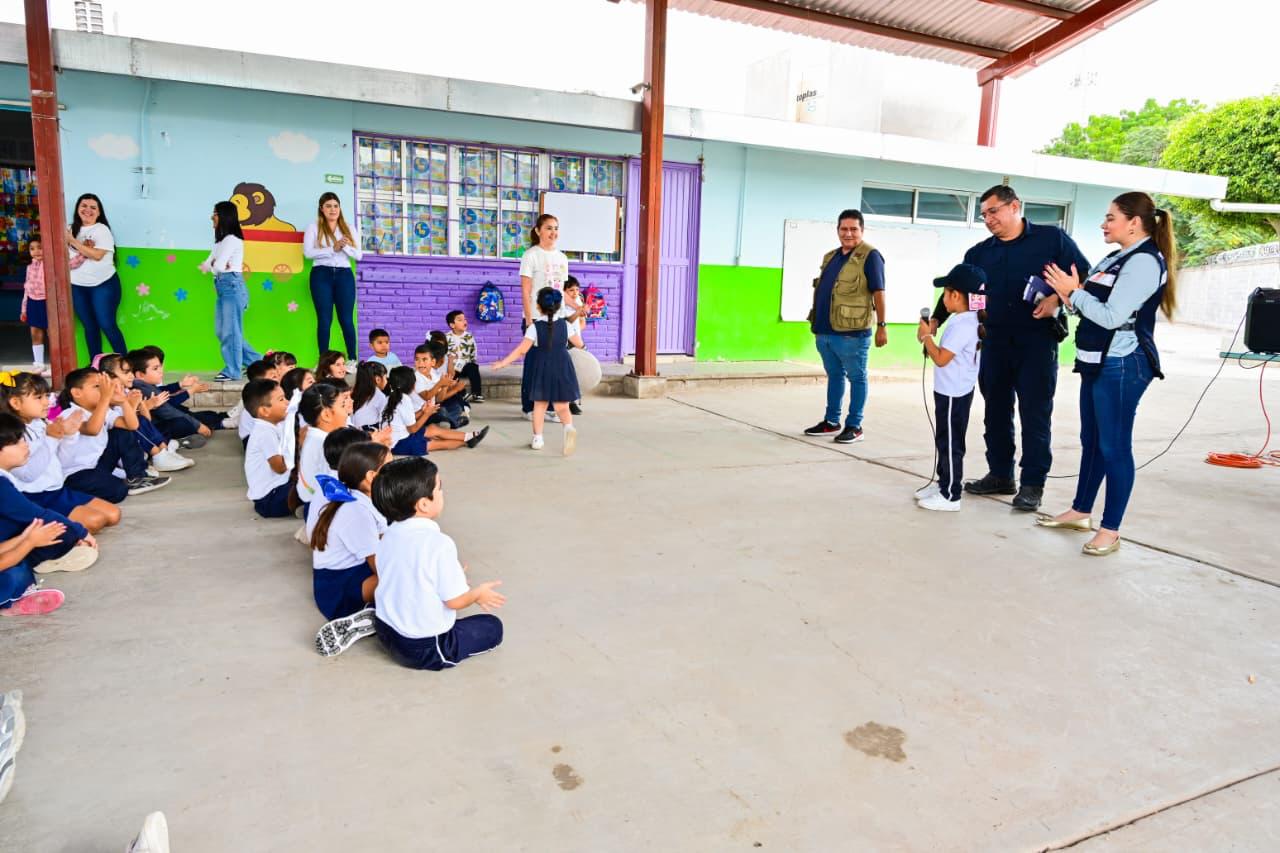 La Secretaría de Educación Pública, en conjunto con autoridades de seguridad, visitaron Villa Juárez