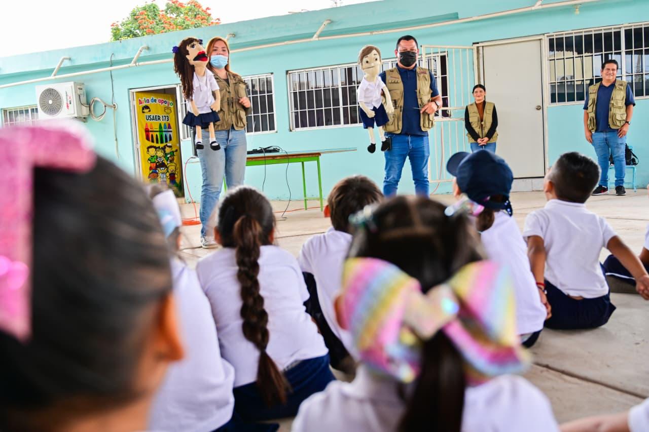 La Secretaría de Educación Pública, en conjunto con autoridades de seguridad, visitaron Villa Juárez