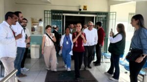 sheinbaum visita farmacia de un centro de salud en sinaloa