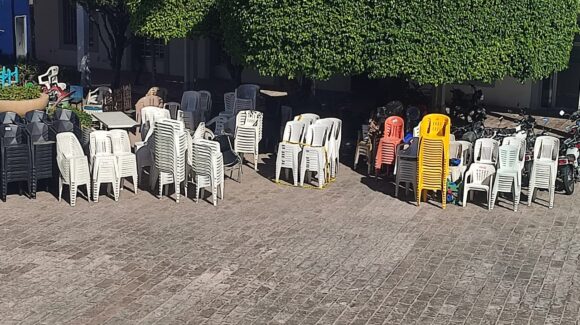 Quisieron hacer su ‘agosto’ en Mazatlán, Sinaloa; de 500 a mil pesos rentaban sillas para el desfile de Carnaval: Oficialía Mayor