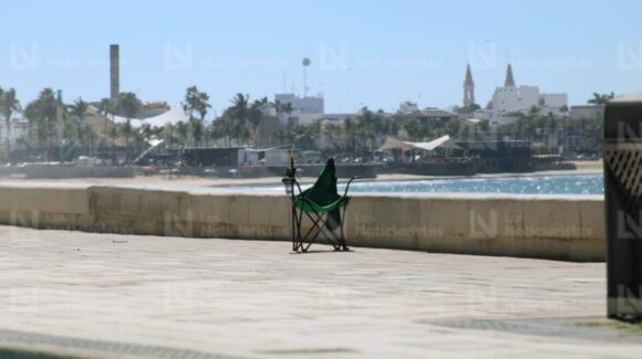 Aún no inicia y ya apartan lugares con sillas en el Malecón previo al primer desfile del Carnaval de Mazatlán 2026