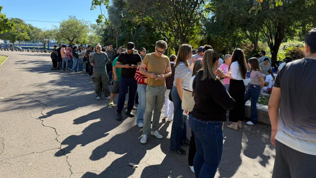 ssa garantiza suficiencia en dosis de la vacuna contra sarampion fila