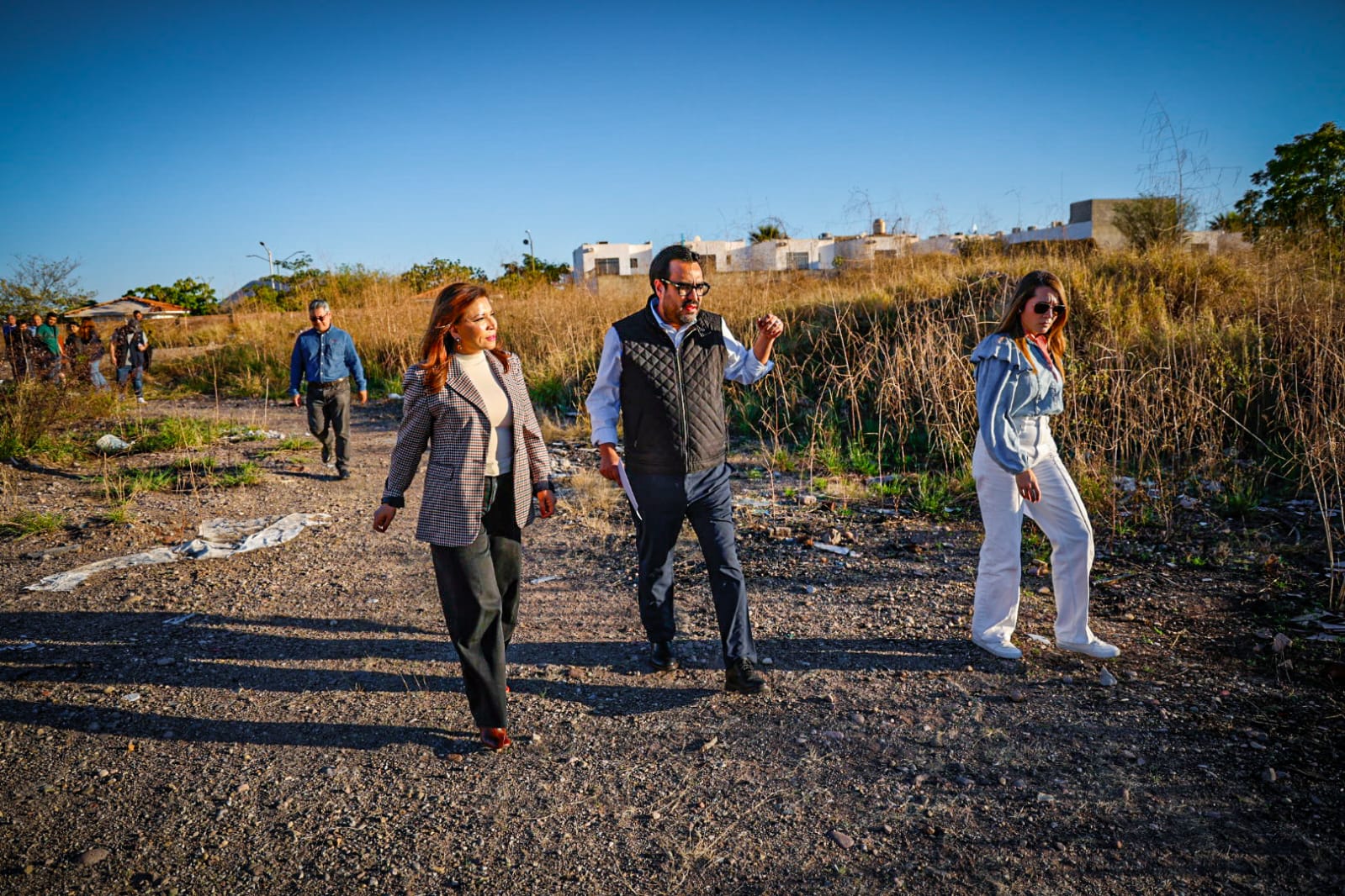 Supervisan terreno donde se construirá CBTis en el sector San Isidro en Culiacán