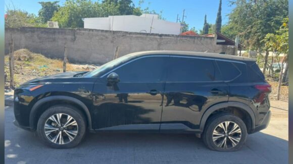 Tras operativo, recuperan una SUV robada en la colonia Las Cerezas, en Culiacán, Sinaloa