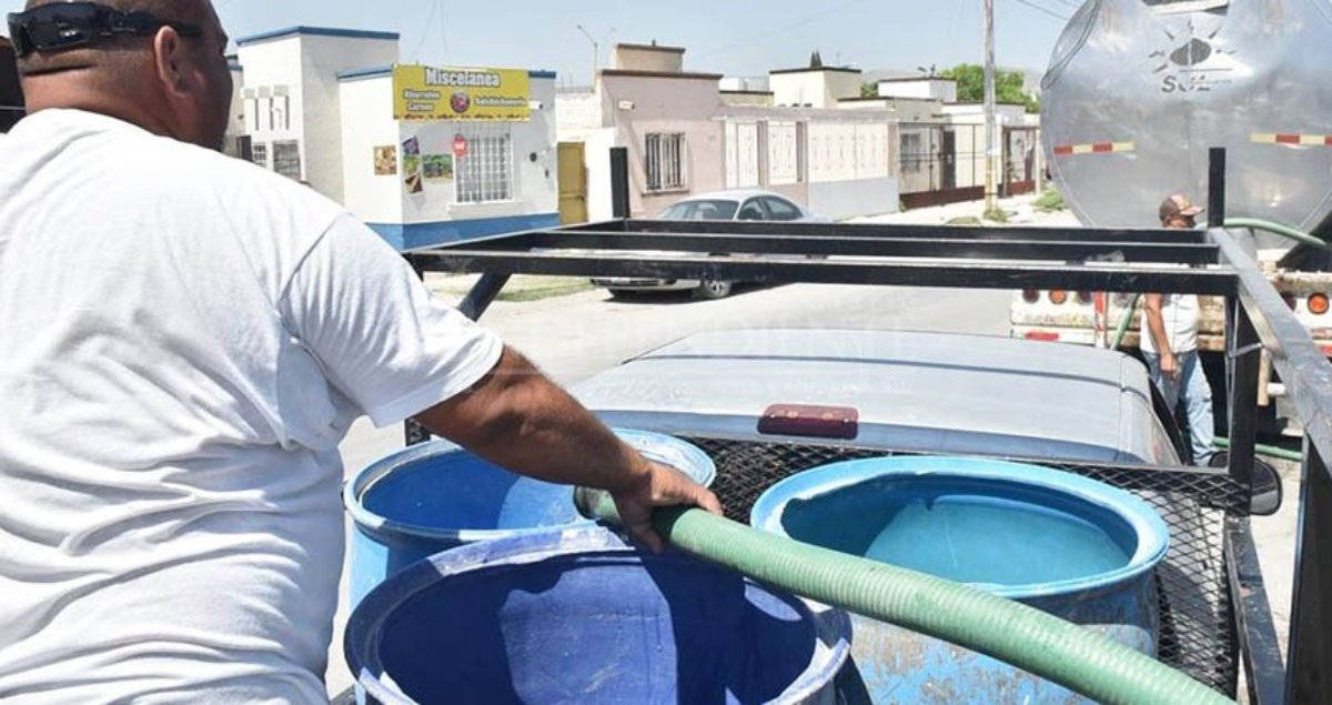 tandeos de agua por bajo el servicio