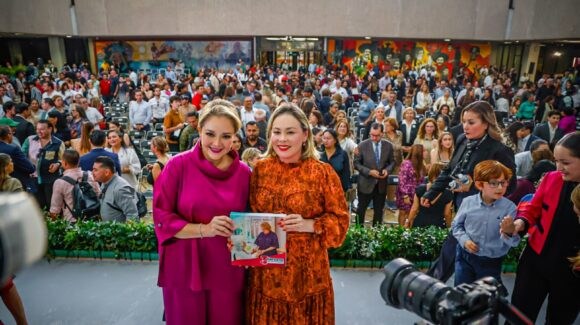 Con testimonios de vida, Eneyda Rocha Ruiz presenta su Tercer Informe de Actividades en DIF Sinaloa