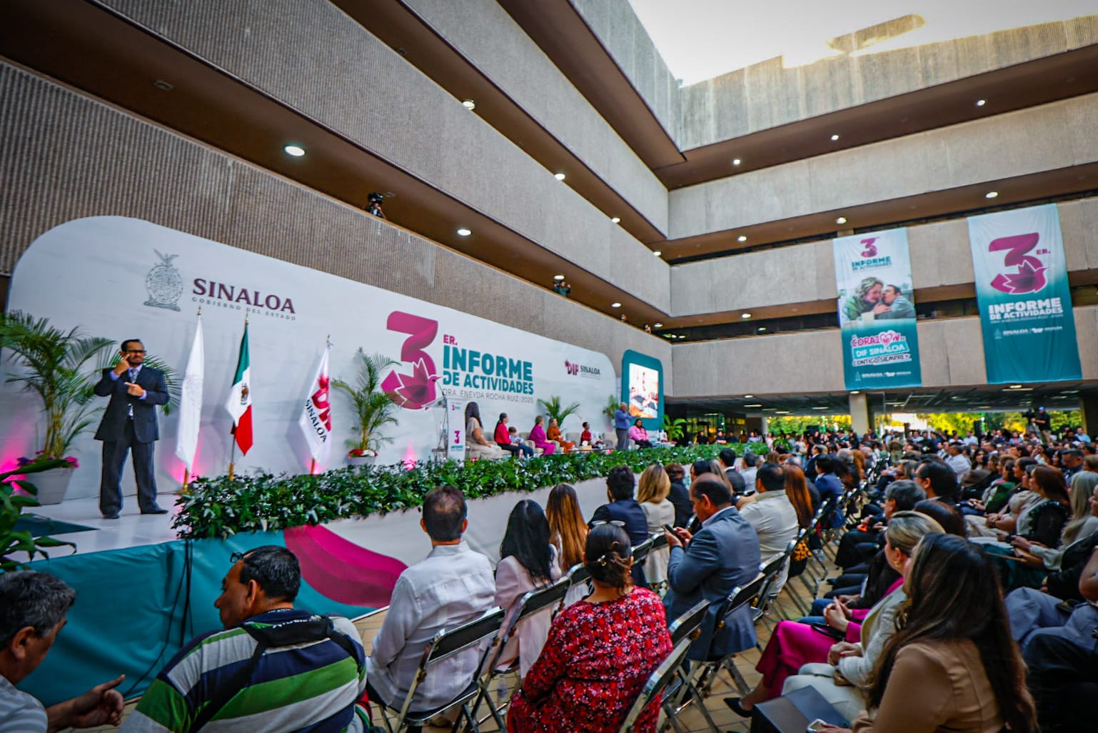 Tercer informe de actividades de DIF Sinaloa