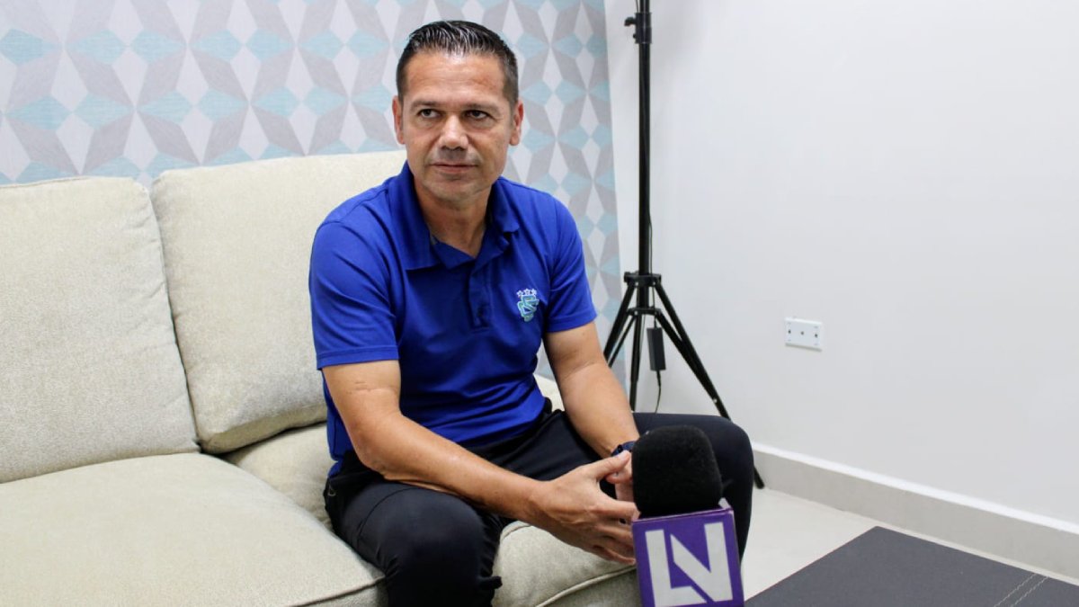tino padilla solian coordinador de la academia de futbol leones sam deporte