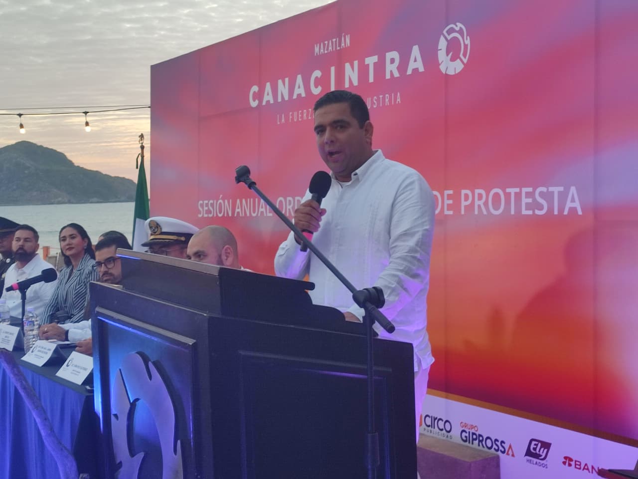 Toma de protesta del nuevo presidente de Canacintra Mazatlán