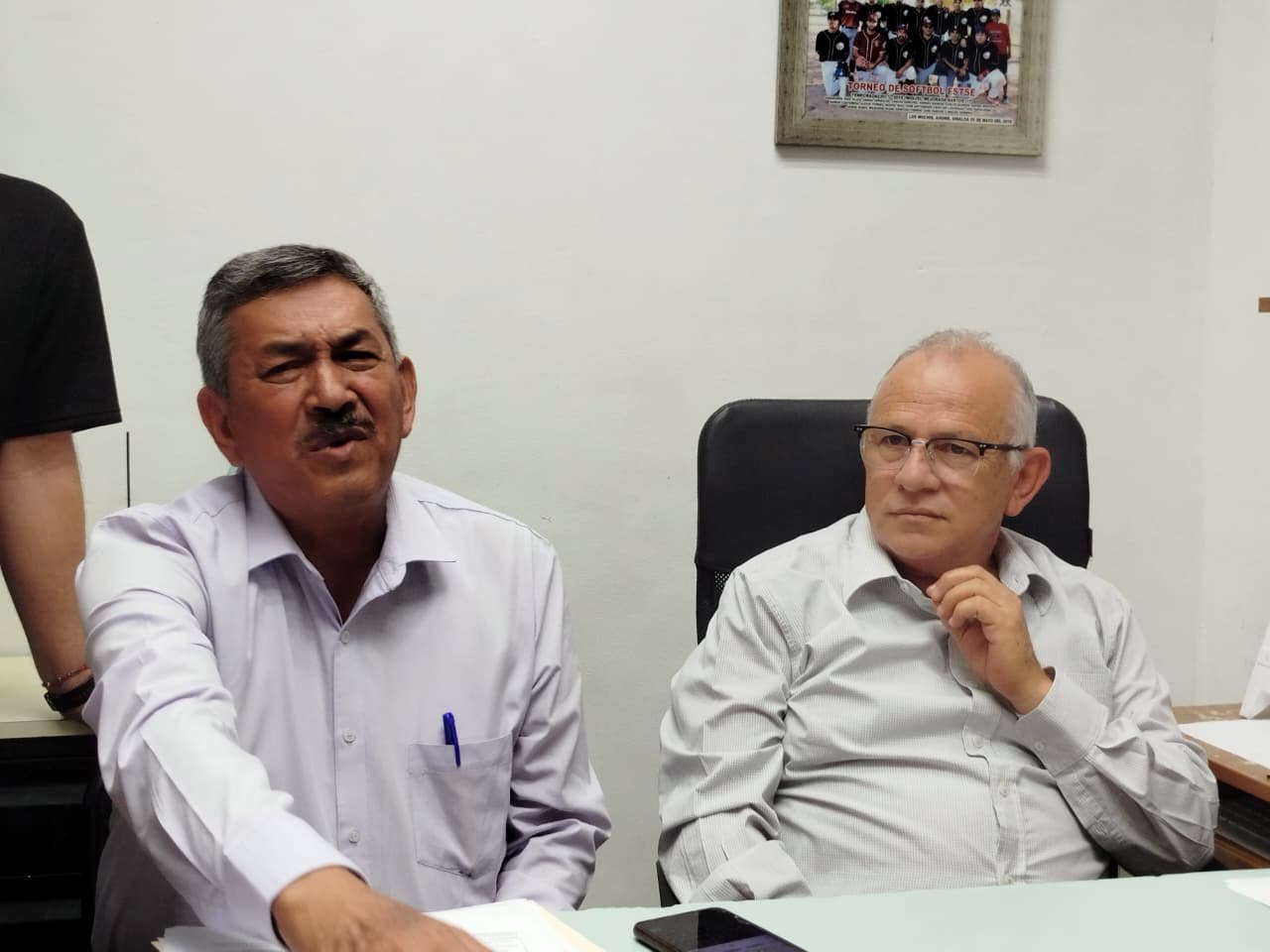 Trabajadores del Hospital General de Los Mochis exigen pagos pendientes desde 2024