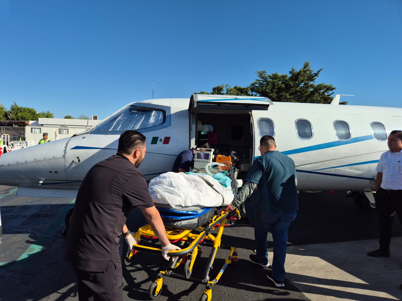 Trasladan a Jesús Fernando, víctima de explosión en Guamúchil, a hospital de Estados Unidos