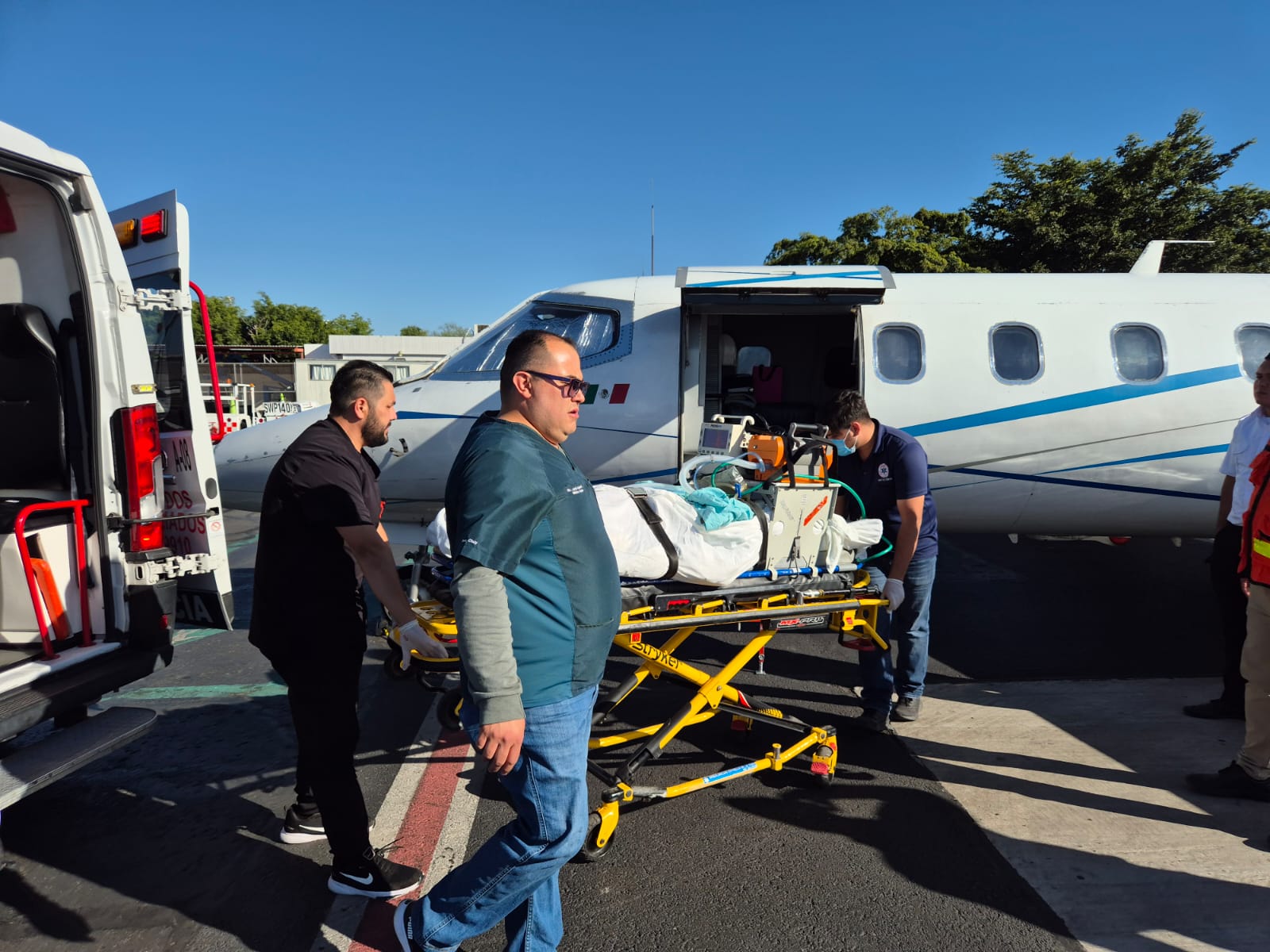 Trasladan a Jesús Fernando, víctima de explosión en Guamúchil, a hospital de Estados Unidos