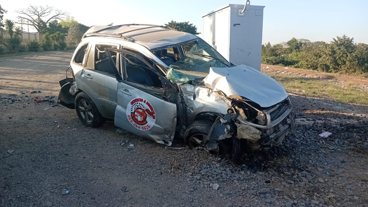 Trenazo en carretera Villa Unión-El Walamo, en Mazatlán