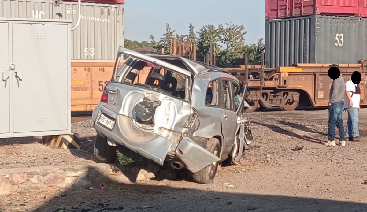 Trenazo en carretera Villa Unión-El Walamo, en Mazatlán