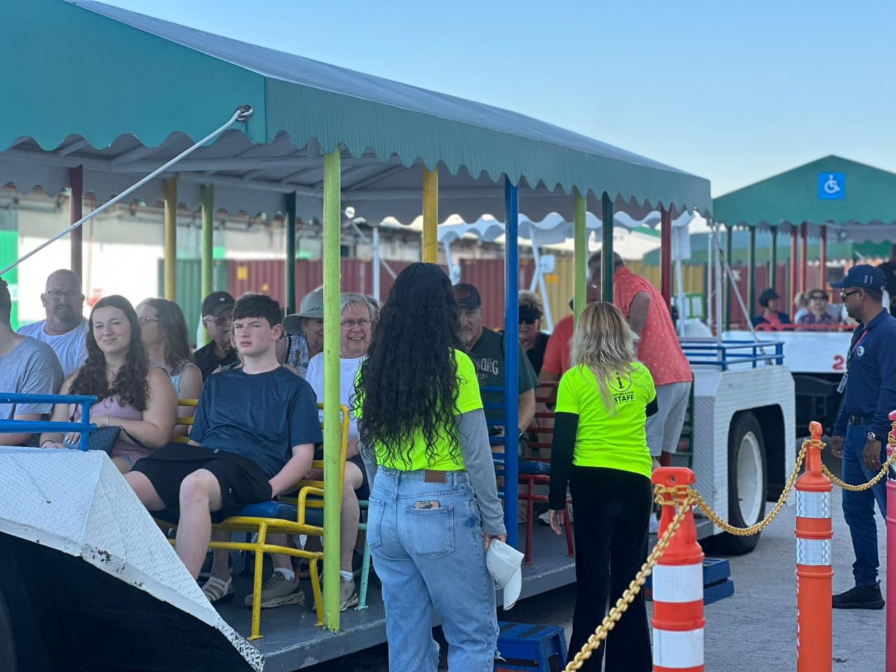 Turistas del crucero Norwegian Bliss llegan a Mazatlán