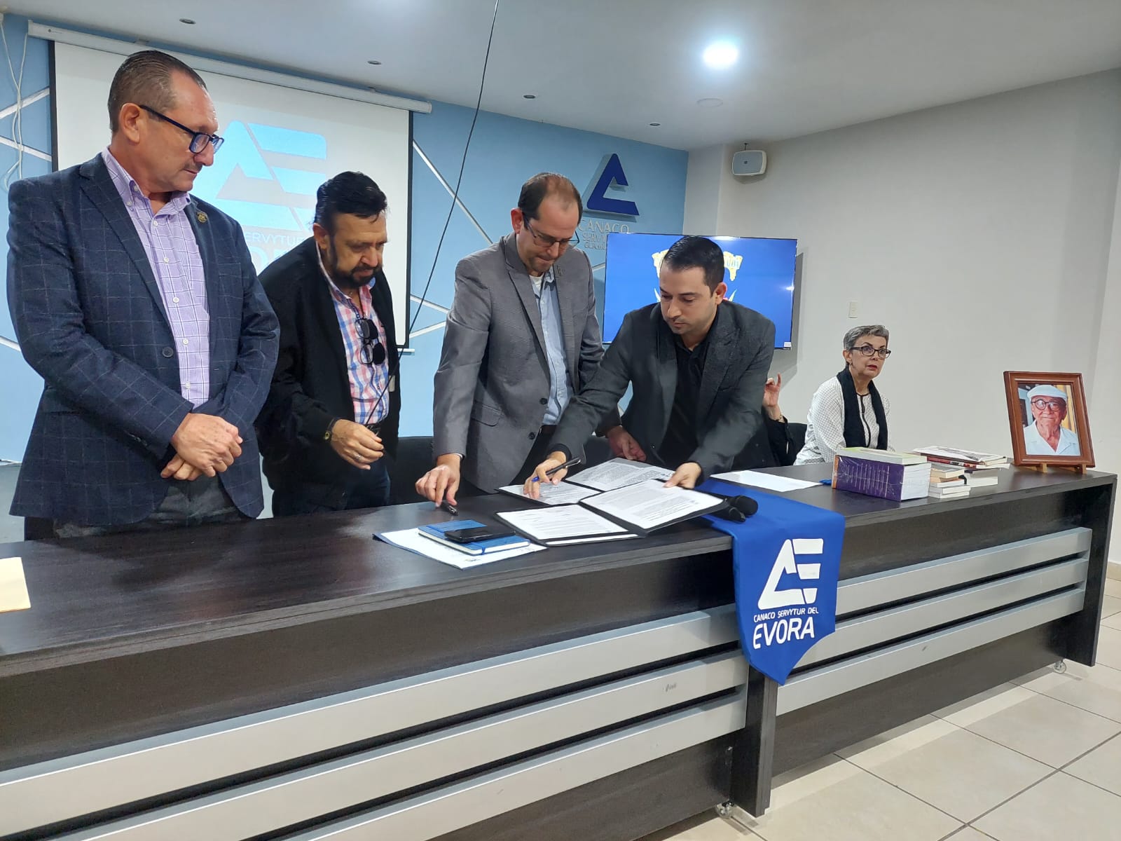 UAS y Canaco firman convenio en Salvador Alvarado, Sin.