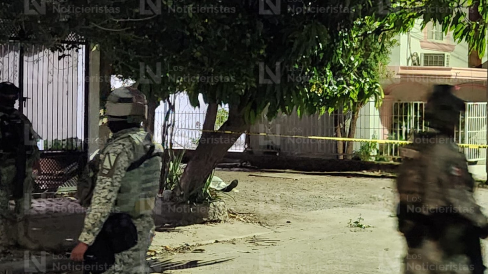 Militares delimitan la zona donde un hombre fue ejecutado en Culiacán