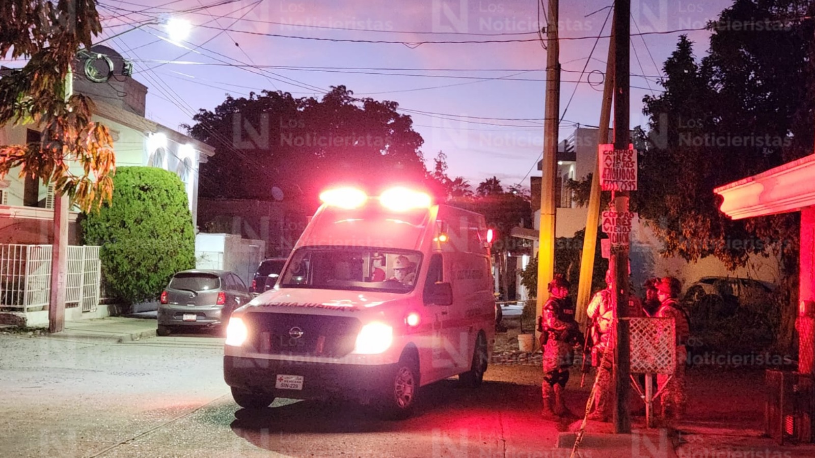 Ambulancia de Cruz Roja en el lugar de los hechos