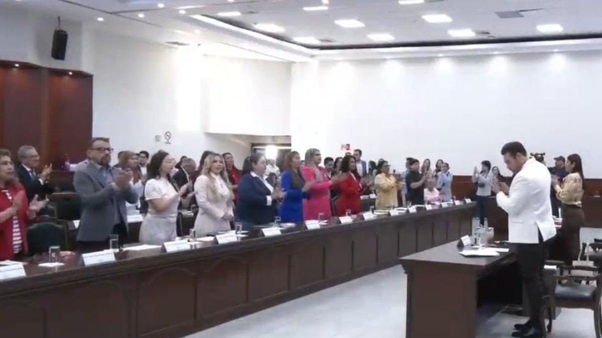 un minuto de aplausos en Congreso de Sinaloa por recuperacion de sergio torres y elizabeth montoya