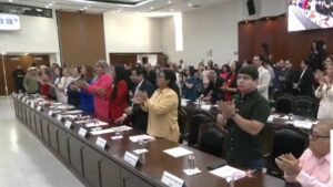 un minuto de aplausos en el Congreso de Sinaloa por recuperacion de sergio torres y elizabeth montoya