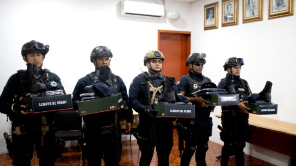 Equipan a la Policía de Escuinapa, Sinaloa con 96 uniformes nuevos