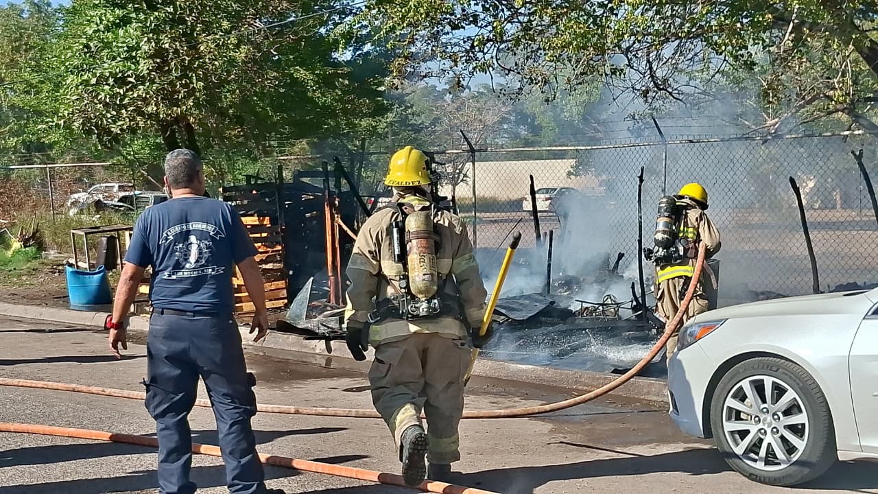 Incendio en casa en la Bienestar de Los Mochis