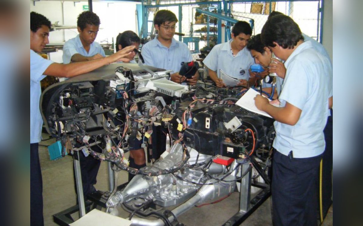 Marina abre vacante para Ingeniero Mecánico Naval en Teacapán