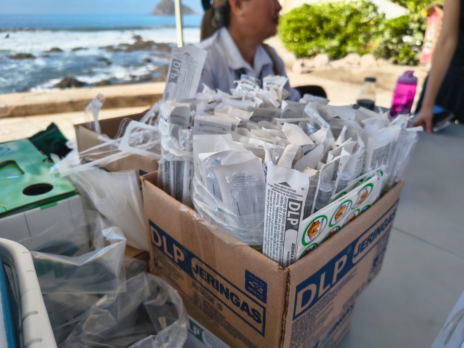 Vacunación contra el sarampión en el Malecón de Mazatlán