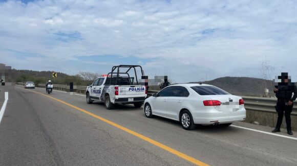 Recuperan vehículo robado tras movilización en Pradera Dorada, en Mazatlán; también aseguran motocicleta