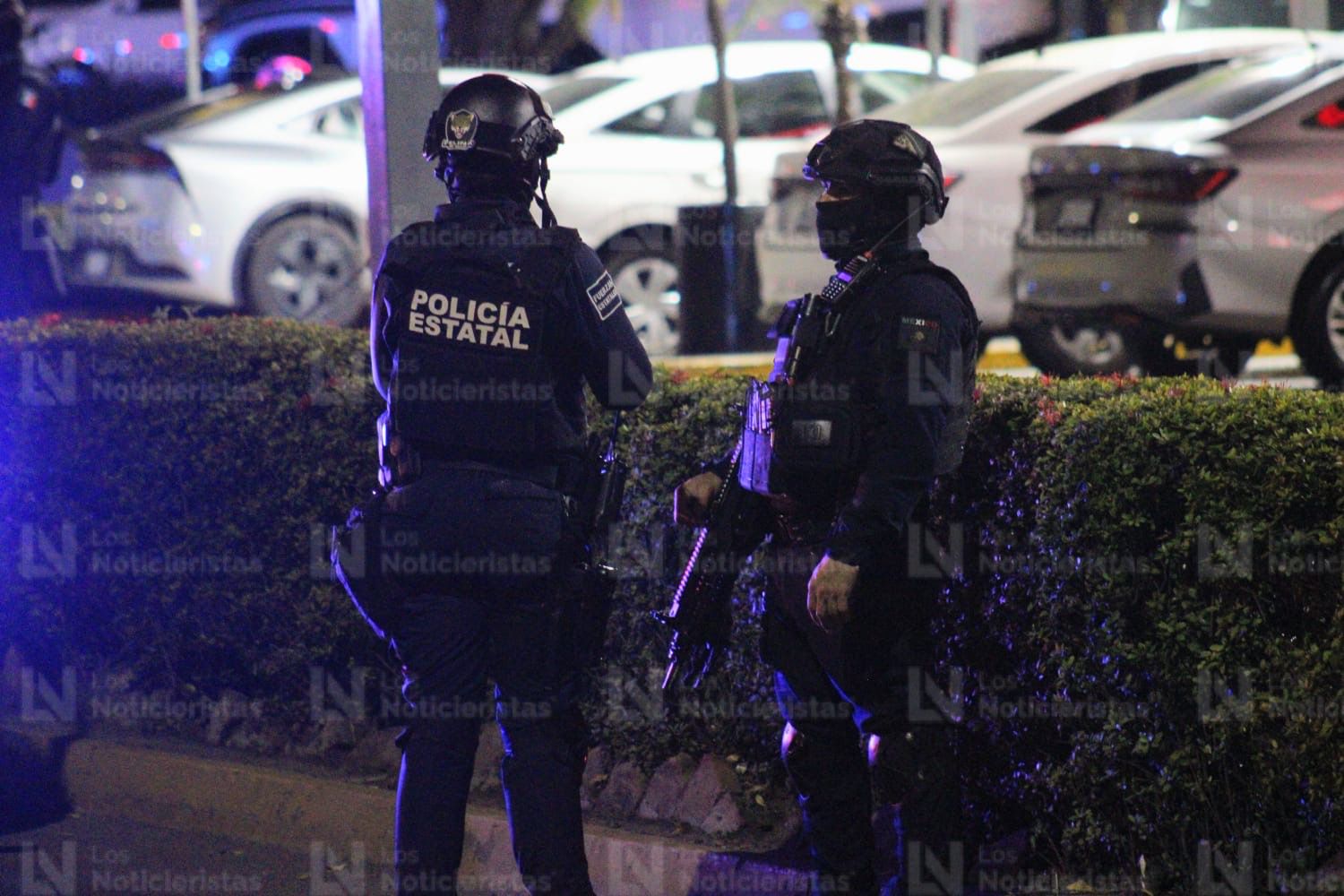 Vehículos incendiados tras siniestro en un baldío de Mazatlán, Sin.