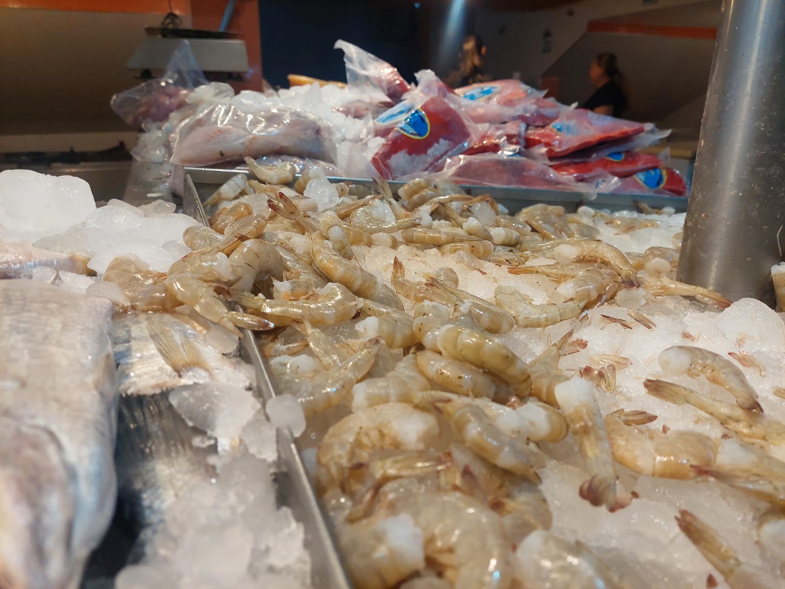 Venta de pescados y mariscos en el Mercado Municipal de Guamúchil
