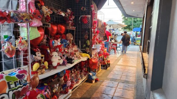 Comerciantes de Guasave, Sinaloa, esperan hasta 70% más ventas por San Valentín; llaman a consumir formal