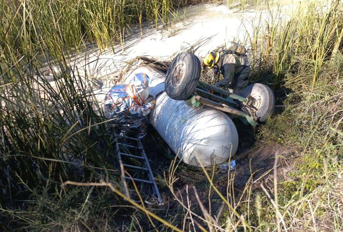 Volcadura de nodriza en carretera de Guasave