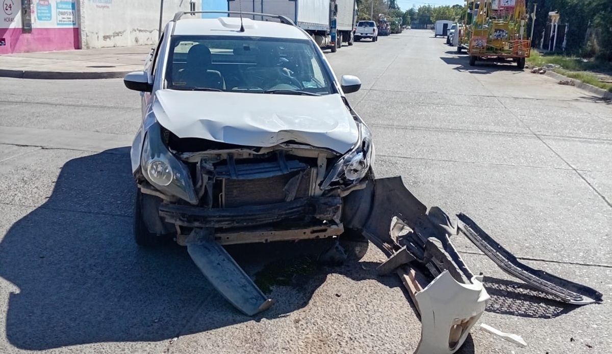 Choque con volcadura deja dos lesionados en Los Mochis