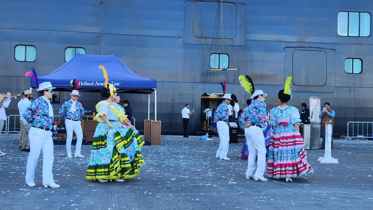 zuiderdam llega a topolobampo bailes