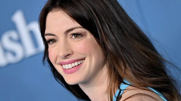 ¡Anne Hathaway incursiona al mundo de la música! Lanza su primer sencillo llamado ‘Burial’