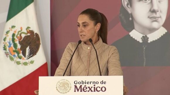 Sheinbaum entrega títulos agrarios a mujeres y fija meta de 150 mil