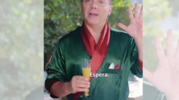Cristian Castro sorprende como modelo en comerciales de ViX rumbo al Mundial 2026